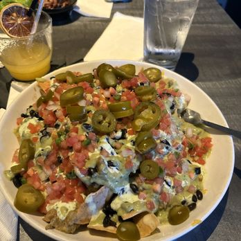Colton's Social House - Chile verde nachos - New American Near Me - Clovis, California