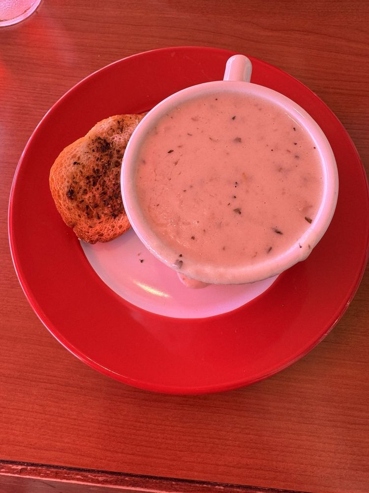 BOB’S CHOWDER BAR Updated August 2024 348 Photos & 384 Reviews