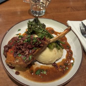 Earls Kitchen + Bar - This is incredibly delicious - New American Near Me - Bellevue, Washington