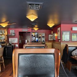 Duke's Seafood Greenlake - Seating