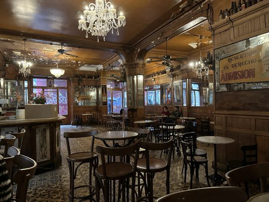 Bar Marsella by null