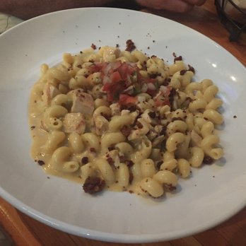Four Peaks Brewing - Green Chile Mac & Cheese with Chicken - Pubs Near Me - Tempe, Arizona