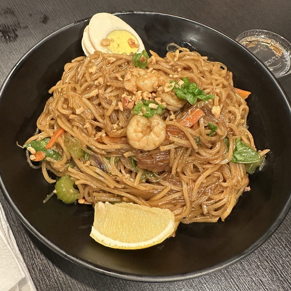 Kalye Bistro - Pancit Canton w/ Shrimp - Filipino Near Me - Woodside, New York