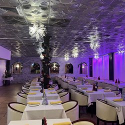 Beenz Indian Grill And Bar - Christmas decorations