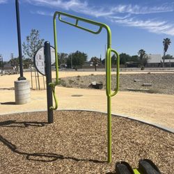 Yellen Park - Stretching/Exercise equipment
