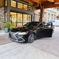 Seattle Exclusive Limo & Town Car - Black car service in front of luxury condo in Issaquah, Washington
