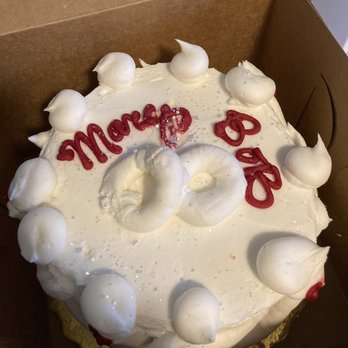 Gaetano's Bakery - I was disappointed in the decorating of this cake. The two circles are supposed to be wedding bands. The cake decorating in general was poor - Bakeries Near Me - Holliston, Massachusetts