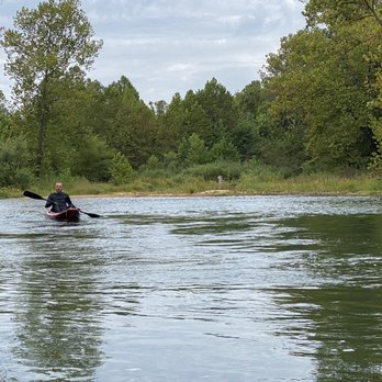 Carr's Canoe Rental - Rafting/Kayaking Near Me - Eminence, Missouri