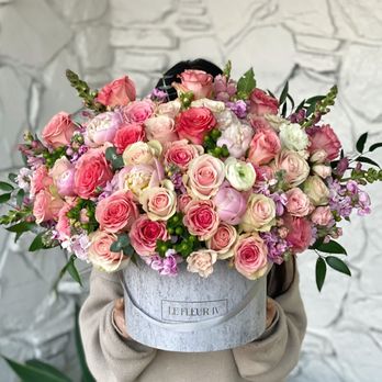 Le Fleur IV - Concrete gray flower box - Florists Near Me - Costa Mesa, California