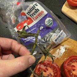 Giant Eagle - Moldy tomatoes