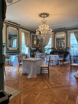 The Apothecary Bar at Maxwell by null