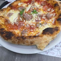 Voglia Di Pizza - Meat with gorginzola cheese pizzq