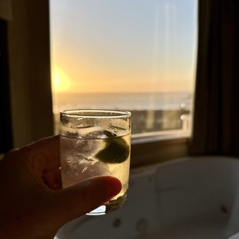 North Cliff Hotel - Cheers to a great room and sunset. - Hotels Near Me - Fort Bragg, California North Cliff Hotel - Cheers to a great room and sunset. - Hotels Near Me - Fort Bragg, California