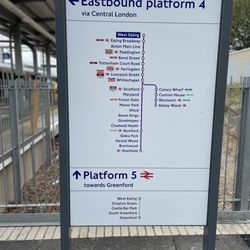 Ealing Broadway Station - Elizabeth Line (routes on 09/26/2023)
