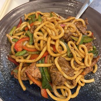 Yum Long - Black Pepper Beef Stir-Fried Udon - Chinese Near Me - Monterey Park, California Yum Long - Black Pepper Beef Stir-Fried Udon - Chinese Near Me - Monterey Park, California