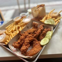 Main Chick Hot Chicken - Combo 4 (6 Chicken Tenders, Fries, 3 MC Sauce)