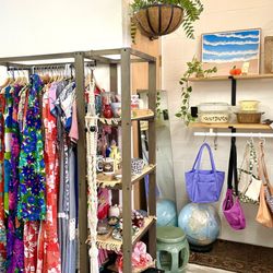Every Day Better by Green Meadows - Art, vintage, Hawaiian muumuu, and more @everydaybetter_by_greenmeadows