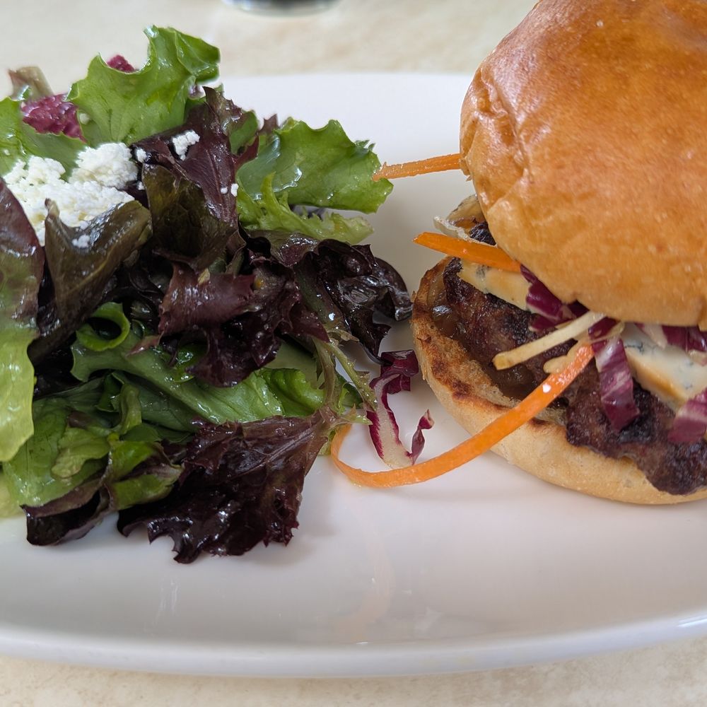 Lake Breeze Vineyards - Bench burger - Wineries Near Me - Naramata, British Columbia Lake Breeze Vineyards - Bench burger - Wineries Near Me - Naramata, British Columbia