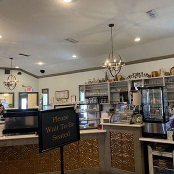 L’Amitié Bistro - Breakfast & Brunch Near Me - Denton, Texas