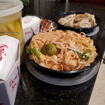China One Express - Wonton soup, box of moo goo gai pan and overall food order - Chinese Near Me - Lancaster, New York
