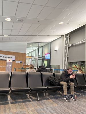 Montréal-Pierre Elliott Trudeau International Airport by null