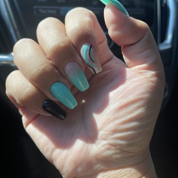 VS Nail Lounge - Gel Mani by Mimi - Nail Salons Near Me - Whittier, California