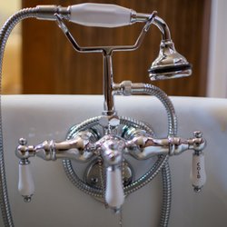 Debourge Guesthouse - Bright Star Clawfoot Tub