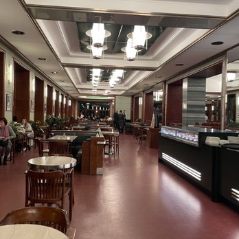 Kavárna Slavia - Inside - Cafes Near Me - Praha 1, Puerto Rico