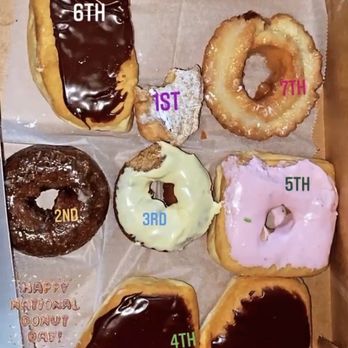 Donut Den - Dozen Donuts - Donuts Near Me - Joliet, Illinois