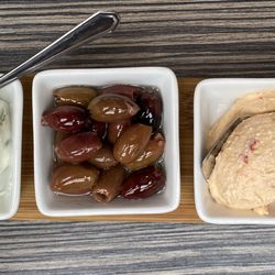 Restaurant El Greco - Vorspeisen Trio (4,90 €) Zaziki-Oliven (ohne Stein) -Fetakäse-Dip