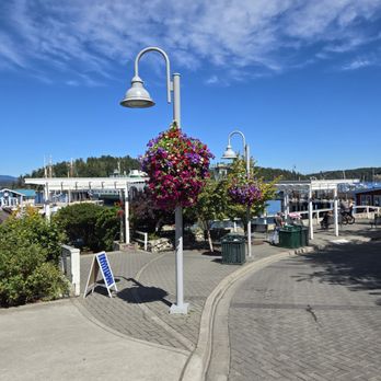 Friday Harbor Jolly Trolley - Downtown San Juan Island - Bus Tours Near Me