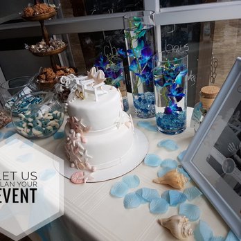 Restaurant Sizzle - a table with a wedding cake - Portuguese Near Me - Montreal, Quebec Restaurant Sizzle - a table with a wedding cake - Portuguese Near Me - Montreal, Quebec