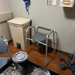 New York Presbyterian Hospital - Westchester - A commode that does not fit ( no toilet or shower)  no tray table