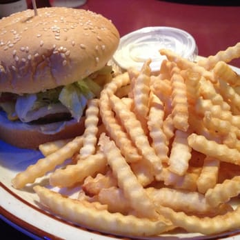 Roadhouse Pub - cheeseburger - Dive Bars Near Me - Lafayette, Oregon