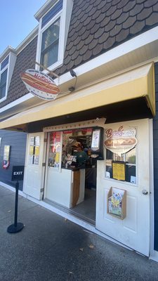 Hot Dog Tommy's by null