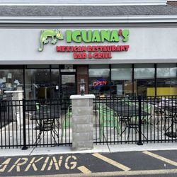 Iguana’s Mexican Restaurant - Outdoor seating
