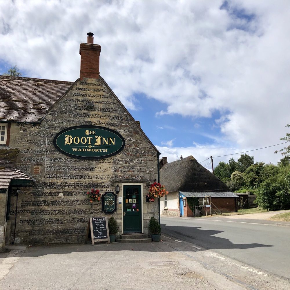 The Boot Inn - The front - British Near Me - Winterbourne Stoke, WIL