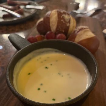 Territory Lounge - Oregon Chardonnay Fondue - Lounges Near Me - Lake Buena Vista, Florida