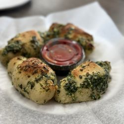 Terra Mia Pizzeria - Garlic knots