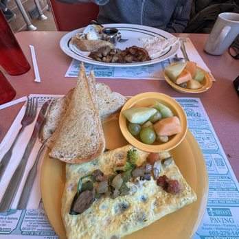 Lincoln Diner - American Near Me - Lincoln, New Hampshire