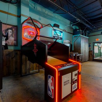 Little Woodrow's Beaumont - A wide variety games to test your skills - Sports Bars Near Me - Beaumont, Texas Little Woodrow's Beaumont - A wide variety games to test your skills - Sports Bars Near Me - Beaumont, Texas
