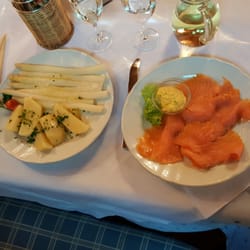 Schwarzer Adler - Spargel m. Lachs und Bozner Soße