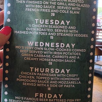 Mo's Irish Pub - Irish Near Me - Wauwatosa, Wisconsin