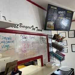 Henry's Burgers & Cream - Inside