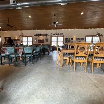 Benny Vino Urban Winery - Wine Tasting Room Near Me - Geneva, Ohio