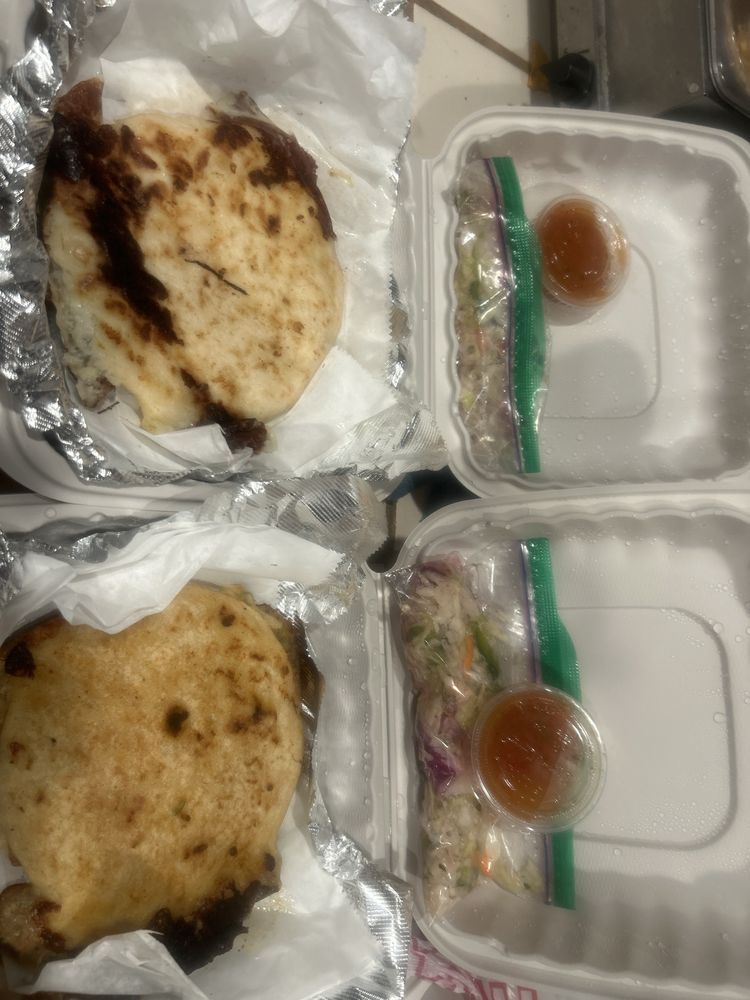 Pupusas Francis Logo