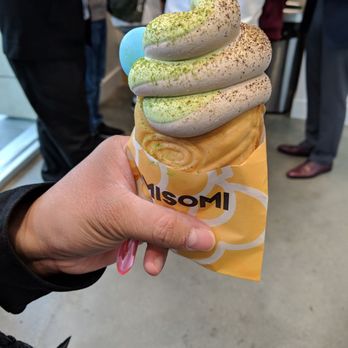 Somisomi - Cute but get a cup on the side to put it in after the pics to avoid dripping everywhere - Desserts Near Me - Cupertino, California