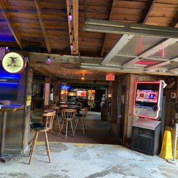 Hammerhead Beach Bar - Inside - Pool Halls Near Me - Fernandina Beach, Florida
