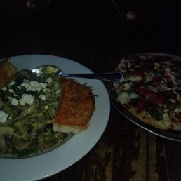 The picture does not give it justice, I'm not a photographer.. Eat it like an eater! Sophia pasta and rincón pizza. The picture does not give it justice, I'm not a photographer.. Eat it like an eater! Sophia pasta and rincón pizza.