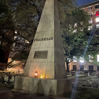 Ghosts & Gravestones - Historical Tours Near Me - Boston, Massachusetts